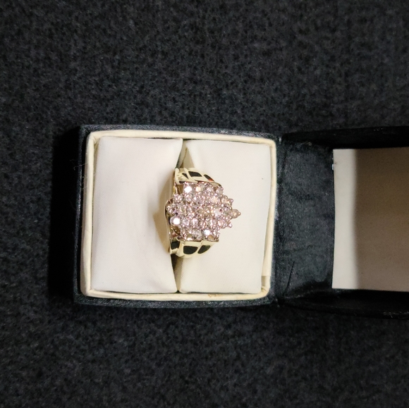 10k Women's Gold Dimond Ring - Picture 8 of 12